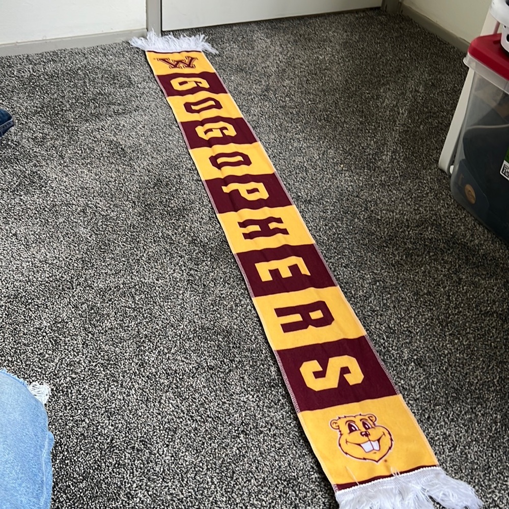 Minnesota gopher scarf
